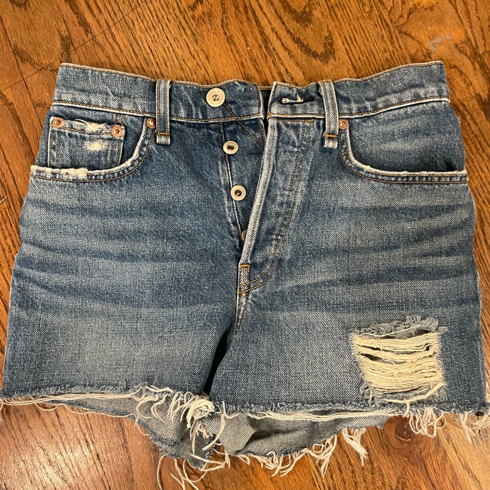 rag & bone Blue Denim Jeans shorts size 24
Mint condition / only wore once